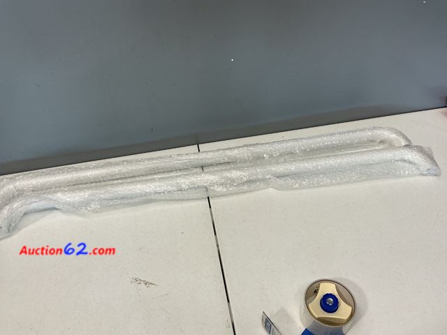 Lot 44-4092a - White Grab Bars for Bathroom Safety Appears New, A basic inspection has been given to this item. Sold AS-IS. Not Tested See All Photo's