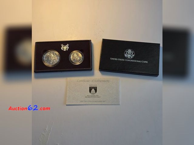 Lot 44-8317f - 1989-S CONGRESS 90% SILVER UNCIRCULATED DOLLAR AND CLAD HALF DOLLAR W/LADY LIBERTY. BEAUTIFUL OBVERSE W/HERALDIC EAGLE ON REVERSE OF THE DOL...