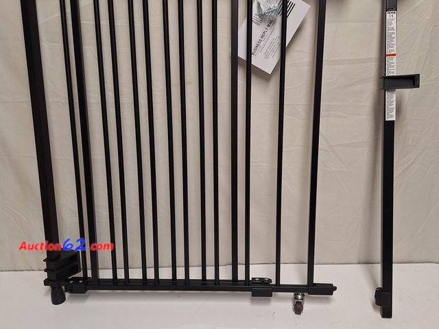 Lot 44-7124i - VEVOR safety gate 29.5 - 43 inch width × 28 inch height E-Commerce Return, A basic inspection has been given to this item. Sold AS-IS.