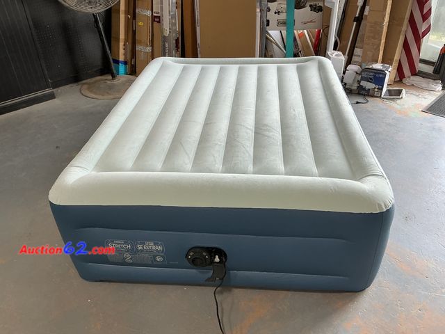 Lot 44-754o - Intex Mid-Rise Queen Airbed with Internal Pump See All Photo's E-Commerce Return, A basic inspection has been given to this item. Sold AS-IS...