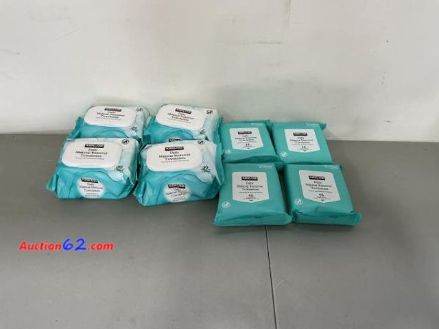 Lot 44-1585b - $32 Retail value- Kirkland Signature Daily Makeup Remover Towelettes 180 Count - • Daily Makeup Remover Towelettes