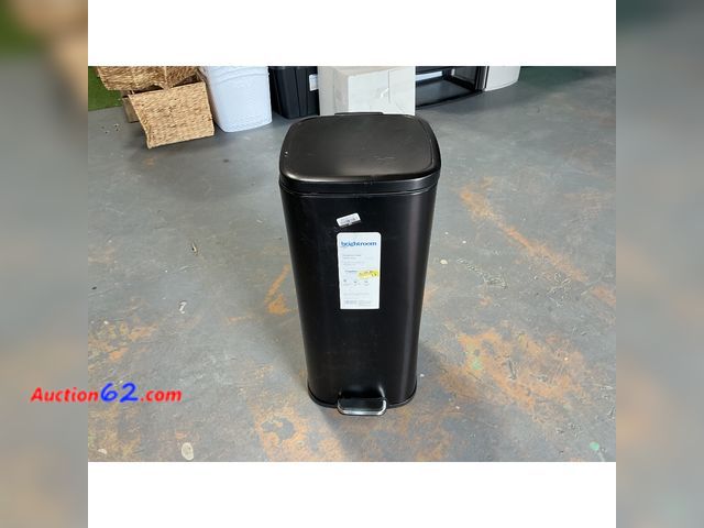 Lot 44-795i - 30L Soft Square Step Trash Can Black - Brightroom™ See All Photo's Not Tested E-Commerce Return, A basic inspection has been given to this i...
