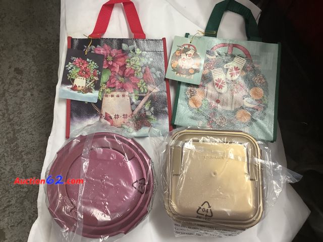 Lot 44-6113e - Set of 2 Tupperware Heritage food containers, comes with there own festive gift bags. Appears New, A basic inspection has been given to this...