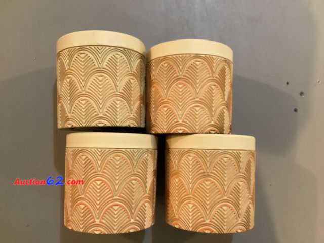 Lot 44-7702j - Lot of (4) yellow plastic planters.  Appears New, A basic inspection has been given to this item. Sold AS-IS. See All Photo's