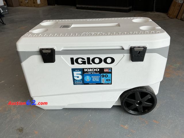 Lot 44-713o - $150 Retail price - Igloo Latitude 90 Roller Cooler See All Photo's Not Tested Scratched E-Commerce Return, A basic inspection has been give...