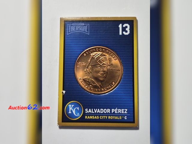 Lot 44-8342i - KANSAS CITY ROYALS COPPER SALVADOR PEREZ ROUND AND OFFICIAL MLB BASEBALL CARD.-T
