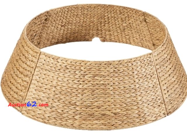 Lot 44-6958w - Woven Hyacinth Christmas Holiday Tree Collar - 42in Appears New, A basic inspection has been given to this item. Sold AS-IS.