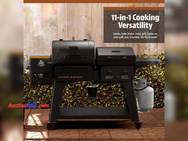 Lot 44-134b - Pit Boss Charleston 1020 Sq in Wood Pellet Grill/Gas Griddle Combo - Onyx- Minor Damage (Dented), Otherwise Appears New  - See All Photo's