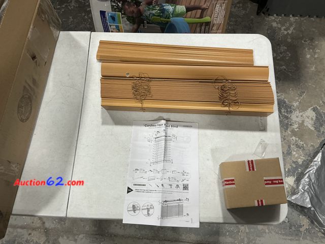 Lot 44-4026w - 2.5" Cordless FW Cedar Blinds 20 X 48 Appears New, A basic inspection has been given to this item. Sold AS-IS. See All Photo's Not Tested