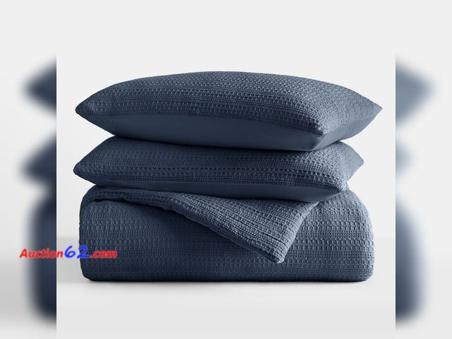 Lot 44-634m - $184.88 Retail price - Home Collection All Season Down-Alternative Waffle Textured Comforter Set with Sham, Blue Not Tested See All Photo's ...