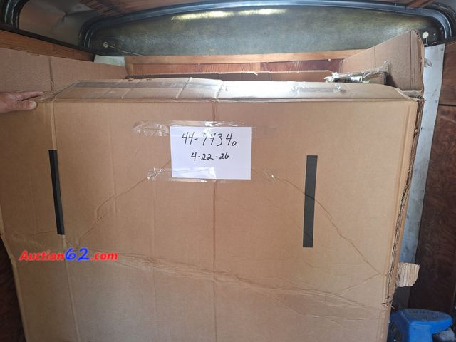 Lot 44-7434o - Salvage Pallet, contains broken or incomplete items