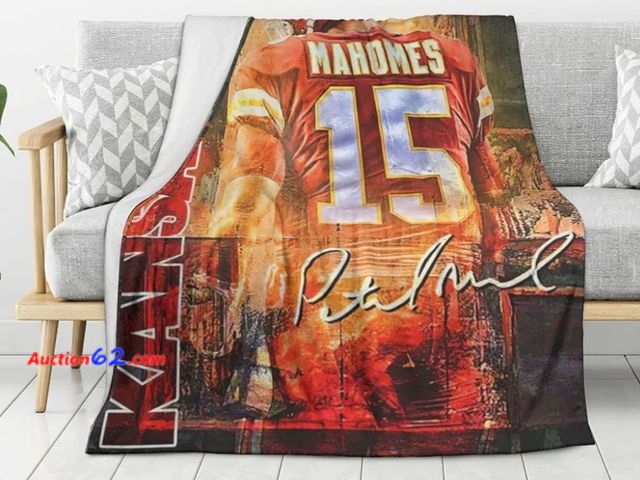 Lot 44-6524q - Throw Blanket Flannel Football Fans (Mahomes, 40x50inch) Appears New, A basic inspection has been given to this item. Sold AS-IS.