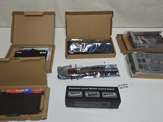 Lot 44-7291w - Lot of miscellaneous electronic items  E-Commerce Return, A basic inspection has been given to this item. Sold AS-IS.