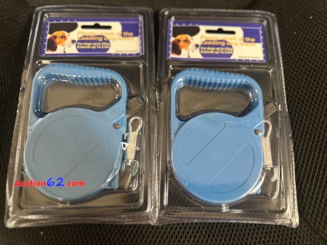 Lot 44-7529g - Set of 2 retractable pet leash for pets up to 25kg or 55 lbs. New. See photos. 5. Not Tested 13. Never opened, Factory Sealed
