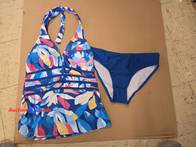 Lot 44-6761b - Size Medium GRAPENT Women Halter V Neck Print Panel Open Back Two Piece Tankini Set Swimsuit Appears New