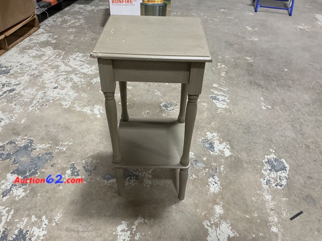 Lot 44-1569w - Unknown Brand - Side Table - With Shelf, Gray E-Commerce Return, A basic inspection has been given to this item. Sold AS-IS. Not Tested See ...