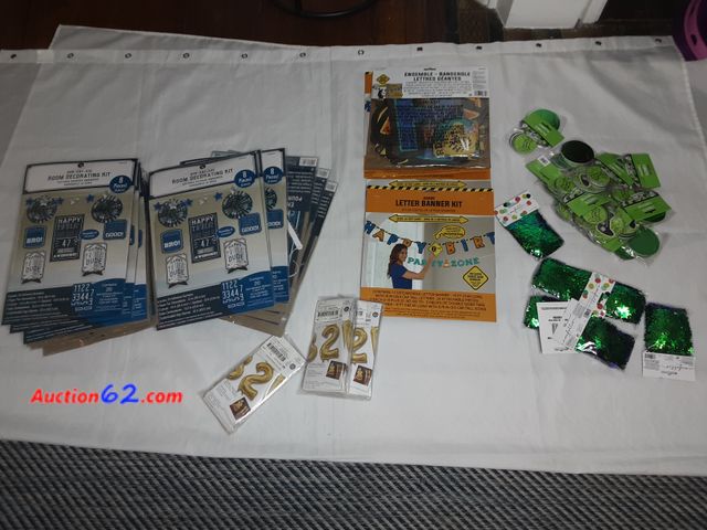 Lot 44-5507I - Large lot of party decorations. Never opened, Factory Sealed