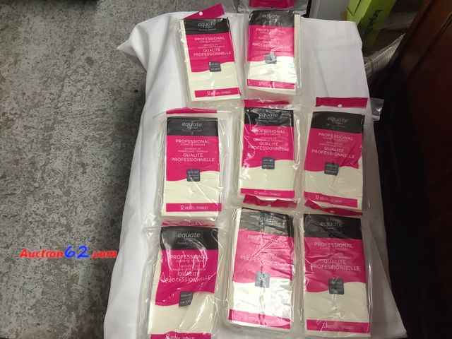 Lot 44-6194w - Professional cosmetic Wedges, Latex Free sans latex, 8 packs per display. New See All Photo's Not Tested Never opened, Factory Sealed