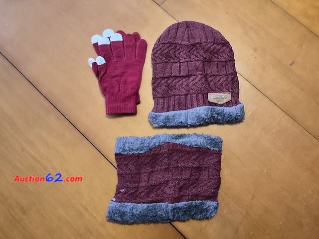 Lot 44-3039q - New Song Ting - Hat, Neck warmer and Gloves - New in Sealed Package - See Pictures