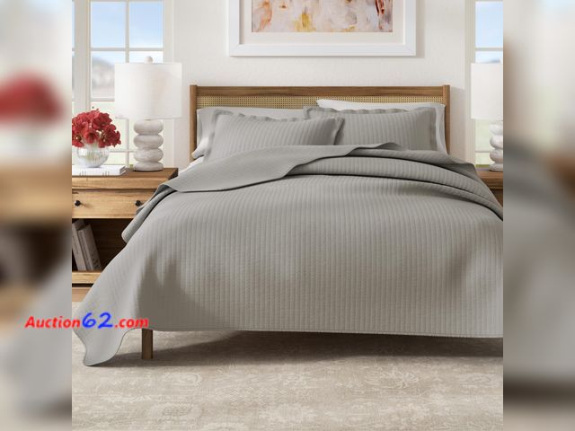 Lot 44-2602w - Great Bay Home Full/Queen Quilt Set - 3-Piece Solid, Channel-Stitched Bedding Set - Soft, Lightweight, All-Season Bedspread (Ash Grey) Appea...