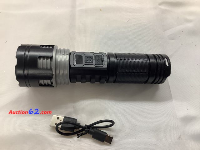 Lot 44-7559b - Rechargeable flashlight with digital battery life indicator 1000 lumens. New.Opened for photos. See All Photo's Tested & Working Never opene...