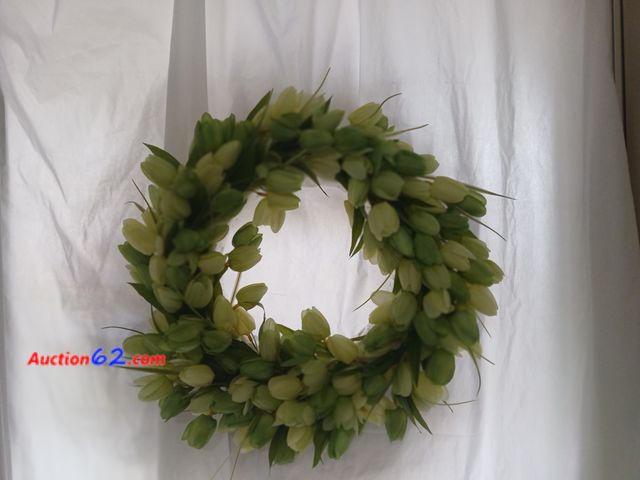 Lot 44-2102j - One new tulip wreath, measures approximately 16" x 16". See photos. Appears New, A basic inspection has been given to this item. Sold AS-IS....