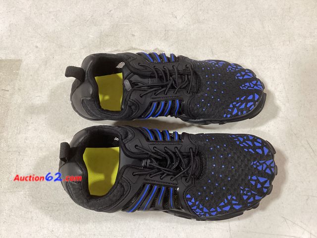Lot 44-203z - Size 38 Water Shoes  1. Appears New, A basic inspection has been given to this item. Sold AS-IS.