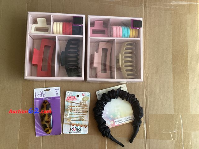 Lot 44-7733j - Lot of hair accessories.  Appears New, A basic inspection has been given to this item. Sold AS-IS. See All Photo's