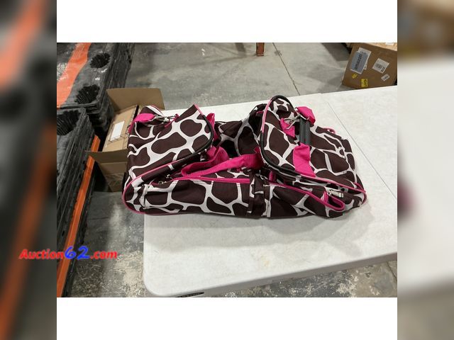 Lot 44-1157i - Duffle Bag, Pink Trim, Giraffe Print, Travel Gym Bag Appears New, A basic inspection has been given to this item. Sold AS-IS.