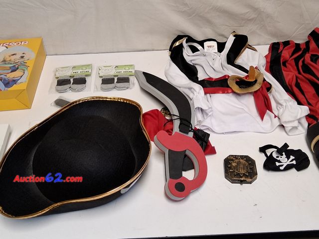 Lot 44-7053m - Lot of miscellaneous costumes E-Commerce Return, A basic inspection has been given to this item. Sold AS-IS.