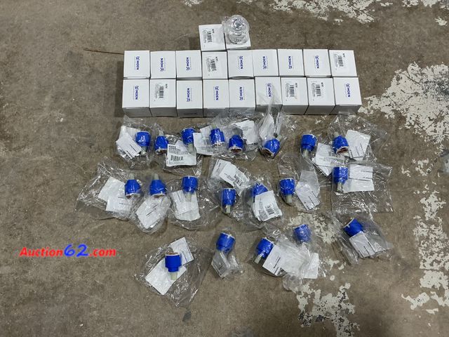 Lot 44-1110g - Large lot Total Retail $1,078- (20) Cleveland Faucet Group Single Handle Faucet Ceramic Disc($16.49 Each) &amp; (20) Moen 96797 Chateau Coll...
