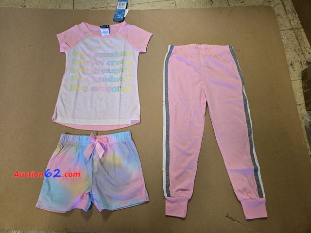 Lot 44-6761g - Size XS/TP (4/5) Kids 3pc Set Appears New, A basic inspection has been given to this item. Sold AS-IS.