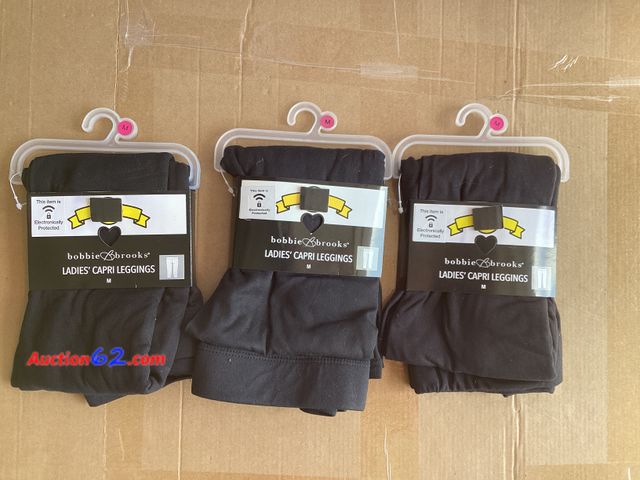 Lot 44-7735j - Lot of (3) ladies medium black capri leggings.  Appears New, A basic inspection has been given to this item. Sold AS-IS. See All Photo's