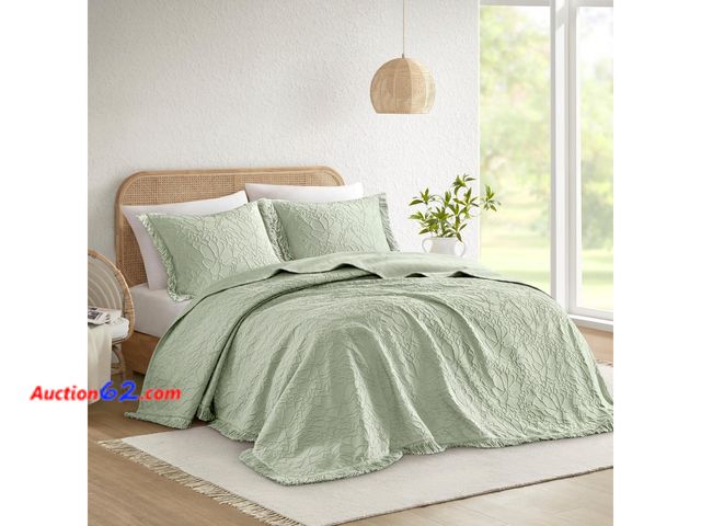 Lot 44-5542t - Madison Park King Bedspread Oversized Chenille Floral Bespread with Fringes, King Bedding Set Cozy Quilt, All Season Lightweight Soft King S...