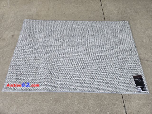 Lot 44-6996p - 4x6ft Mohawk Essentials Area Rug Appears New, A basic inspection has been given to this item. Sold AS-IS.