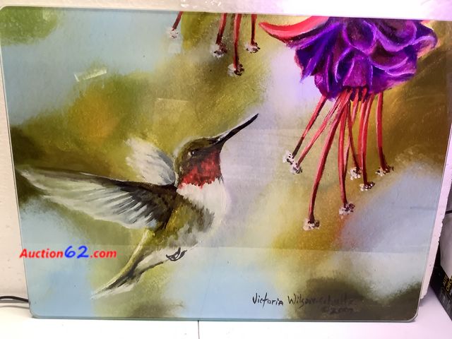 Lot 44-6113m - Tempered Glass Cutting Board, Hummingbird Appears New, A basic inspection has been given to this item. Sold AS-IS. See All Photo's Not Teste...