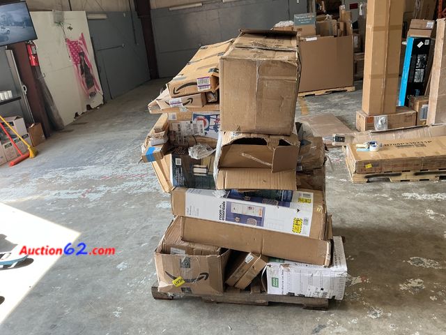 Lot 44-1555j - salvage pallet Salvage Pallet, contains broken or incomplete items