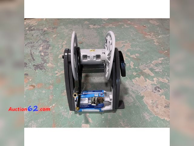 Lot 44-915f - SUNCAST 175 ft. Hosemobile Hose Reel Cart - Grey Not Tested E-Commerce Return, A basic inspection has been given to this item. Sold AS-IS.