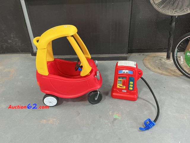Lot 44-593j - Little Tikes Cozy Coupe Car &amp; Gas Pump
 See All Photo's E-Commerce Return, A basic inspection has been given to this item. Sold AS-IS. N...