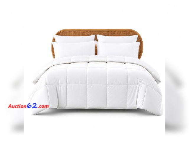 Lot 44-1954a - Modern Threads Down Alternative Reversible Comforter Ivory/Taupe Queen See All Photo's Not Tested Appears New, A basic inspection has been g...