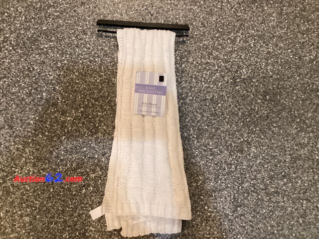 Lot 44-7721b - Lot of (1) knit throw.  Appears New, A basic inspection has been given to this item. Sold AS-IS. See All Photo's