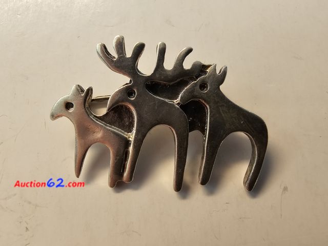 Lot 44-8377w - .925 STERLING SILVER LAPEL PIN WITH THREE REINDEER. PERFECT GIFT FOR CHRISTMAS!-T