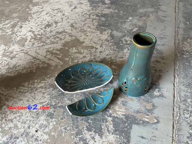Lot 44-1513p - Ceramic Plant Pot 658-B, Large Teal Floral Pattern, Broken As-Is E-Commerce Return, A basic inspection has been given to this item. Sold AS-...