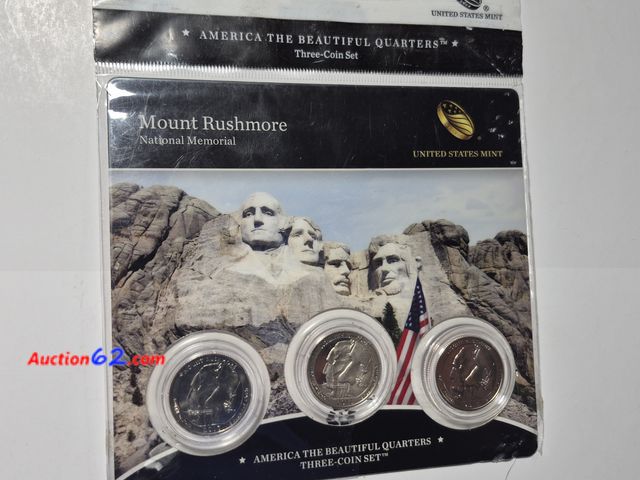 Lot 44-8339i - 2013 MOUNT RUSHMORE AMERICA THE BEAUTIFUL 3-COIN P,D AND S QUARTER SET. THE SAN FRANCISCO COIN IS A PROOF.-NT