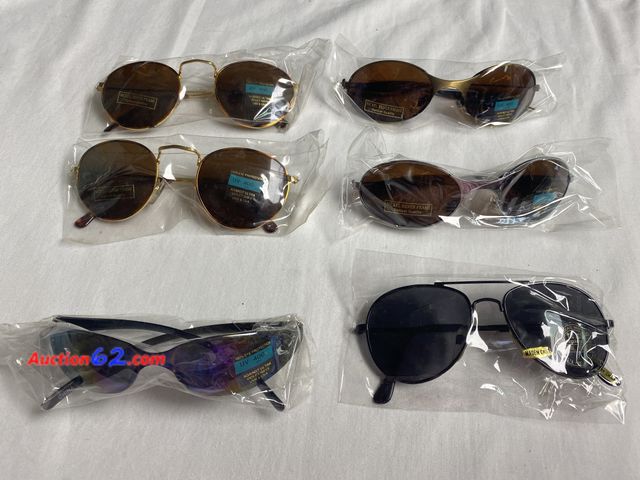 Lot 44-2125j - New. Mix lot of sunglasses. 6 pairs. See photos. Appears New, A basic inspection has been given to this item. Sold AS-IS. See All Photo's Ad...