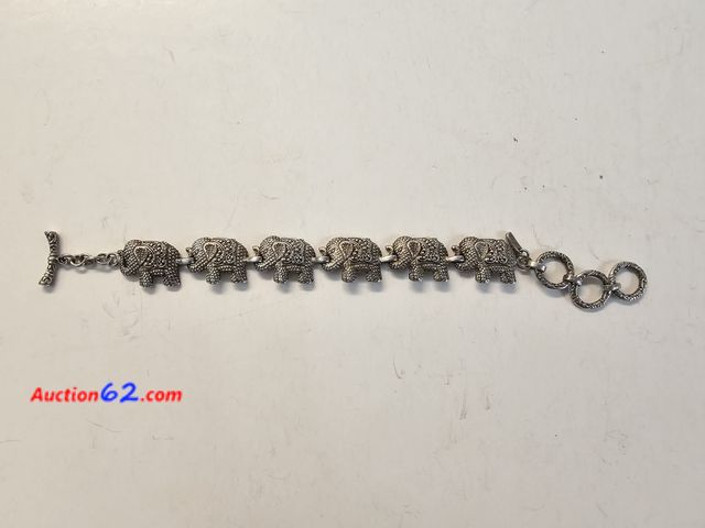 Lot 44-8371w - AWESOME .925 STERLING SILVER MIDDLE EASTERN BRACELET WITH 6 ELEPHANTS. MATCHES THE PREVIOUS LOT'S EARRINGS-T