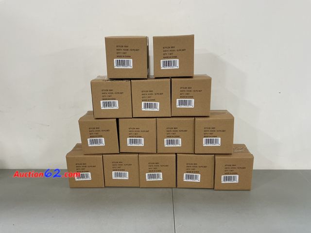 Lot 44-1514b - Big lot of insta hooks- (2) sizes- unknown quantity  2. E-Commerce Return, A basic inspection has been given to this item. Sold AS-IS. 5. No...