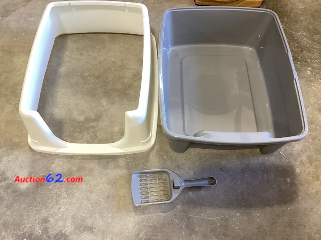 Lot 44-243p - Cat Litter With Scooper  Appears New, A basic inspection has been given to this item. Sold AS-IS.