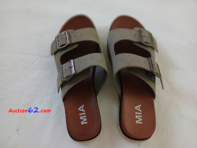 Lot 44-2006a - New without tag MIA  size 7 1/2 women's.  Macy's price 70.00.  See all photos. Appears New, A basic inspection has been given to this item. ...