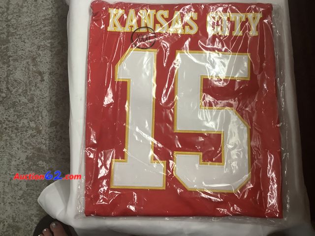 Lot 44-6082w - Patrick Mahomes , MENS 3X , Red &amp; White, New.  Appears New, A basic inspection has been given to this item. Sold AS-IS. E-Commerce Retur...